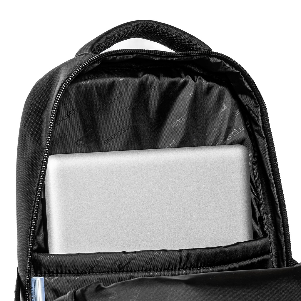 MOCHILA DE ESPALDA NEGRA 19"