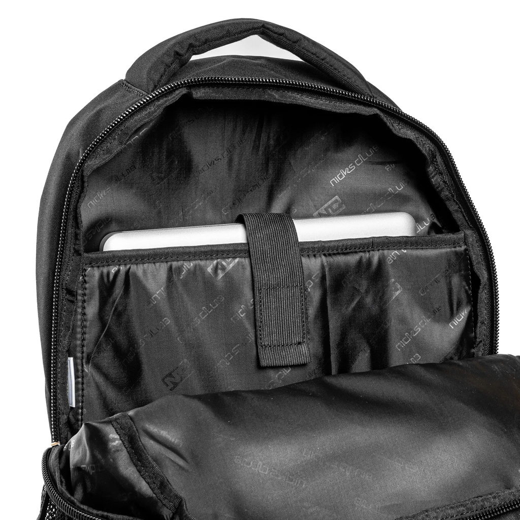 MOCHILA DE ESPALDA NEGRA 19"